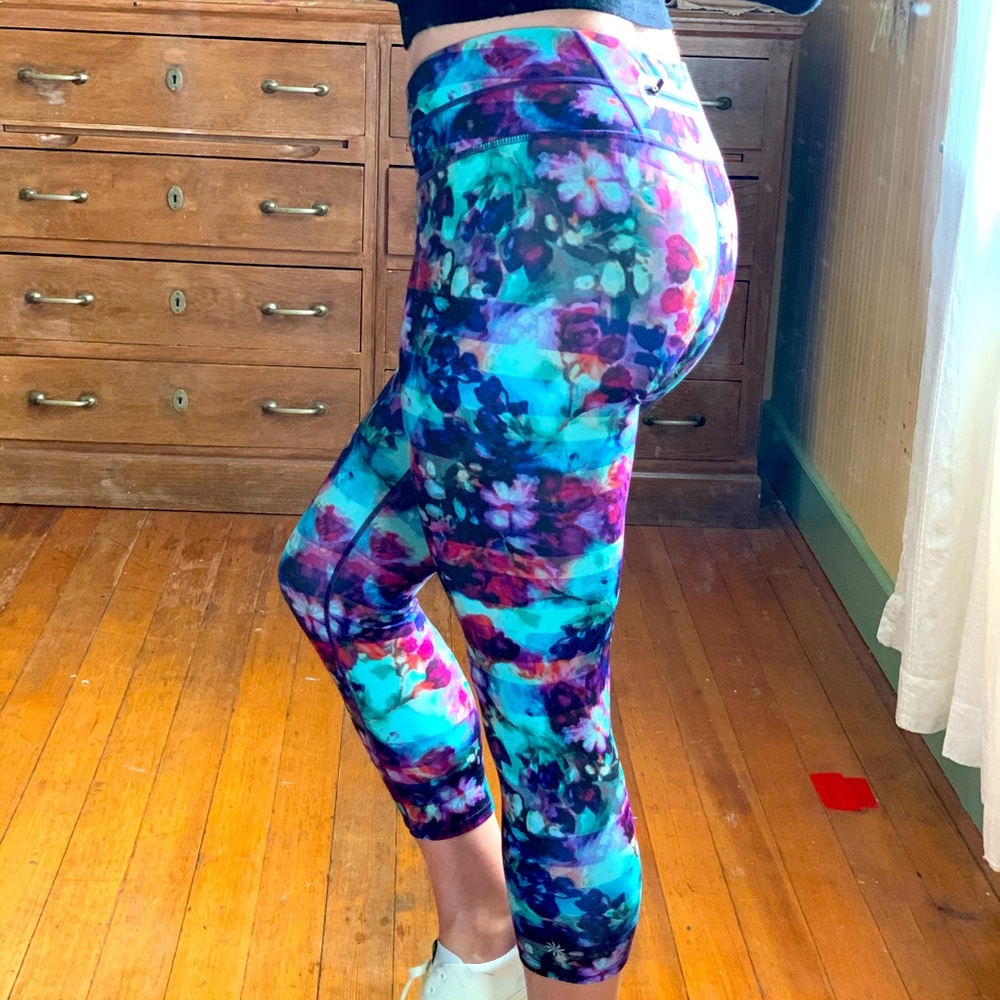 SOLD NWOT 3/4 Yoga Running leggings